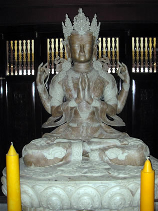Avalokiteshvara, Vietnamese temple